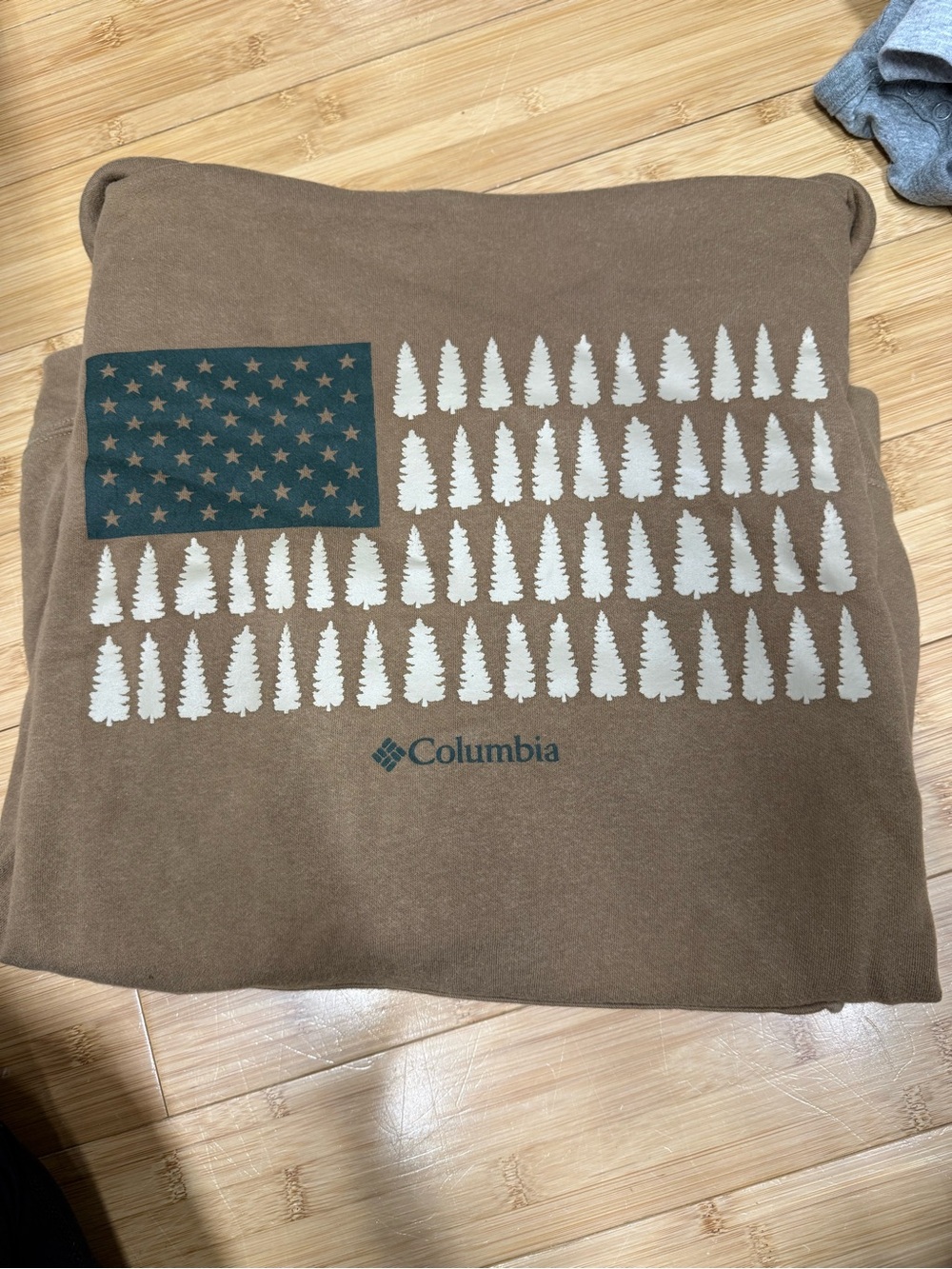 Columbia Brown Fleece Pullover with Green Flag Tree Graphic